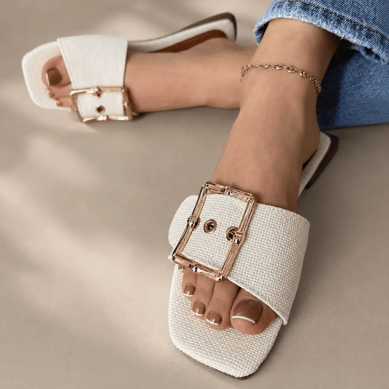 Compra calzado casual para mujer de fabricación nacional, cómodo y versátil, ideal para uso diario con variedad de modelos y colores.