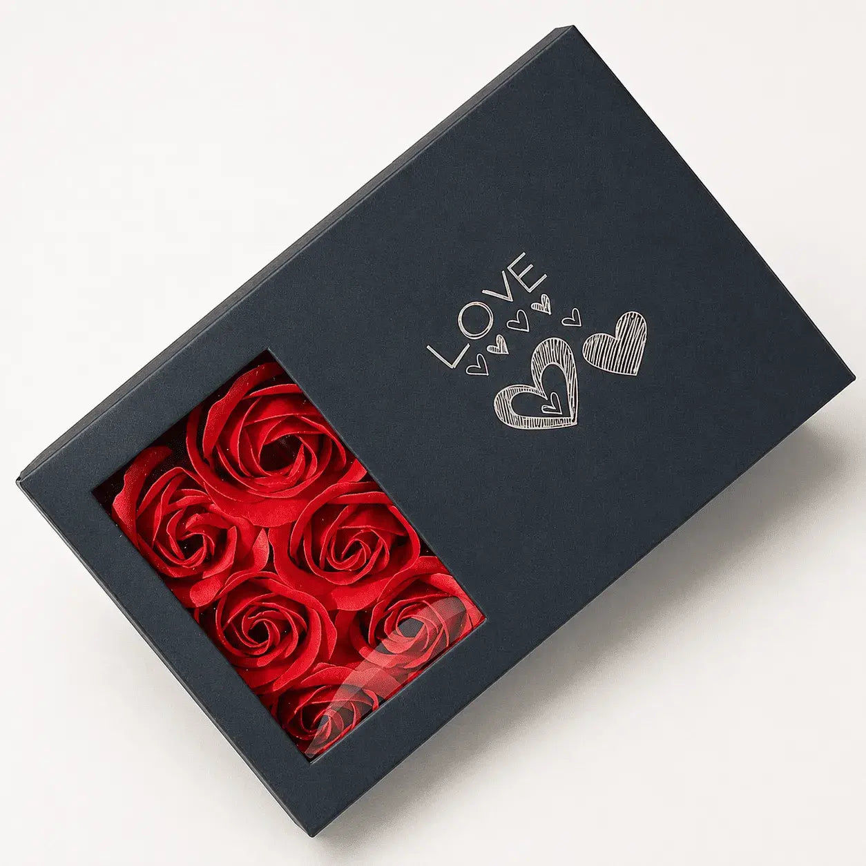 Caja de regalo elegante con rosas decorativas tipo jabón. Ideal para detalles románticos, aniversarios y fechas especiales. Lista para entregar.