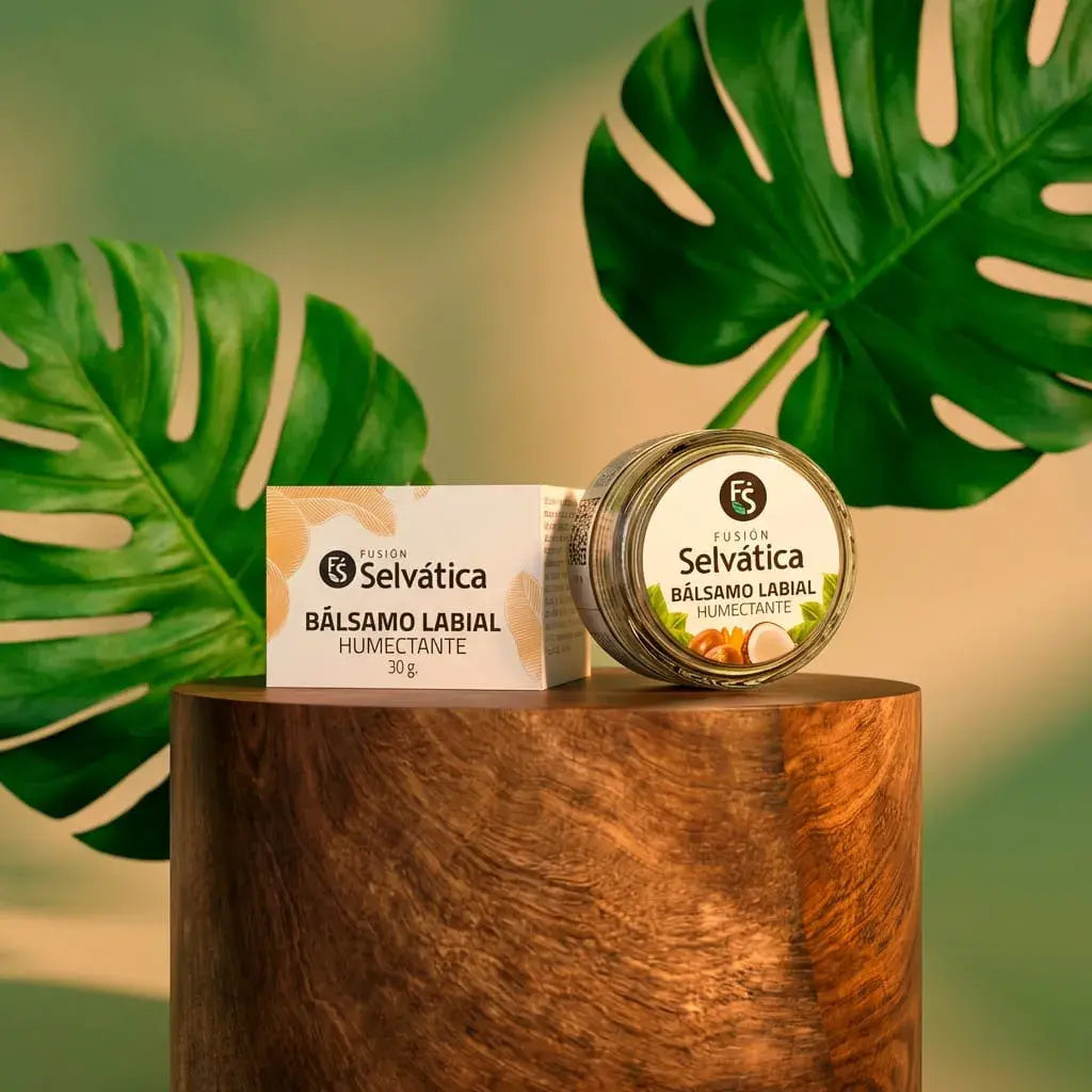 Bálsamo labial orgánico con hidratación natural. Ayuda a suavizar, nutrir y proteger los labios secos del clima y la resequedad diaria. Ideal para uso diario.