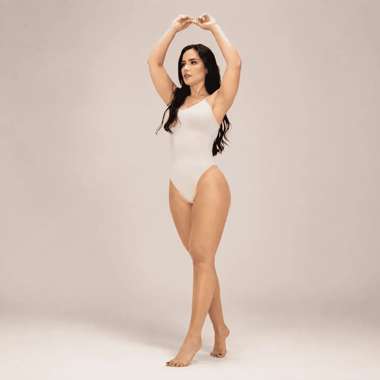 Compra body brasilero para mujer en licra spandex y nylon, con ajuste moldeador suave, cómodo y versátil para uso diario.