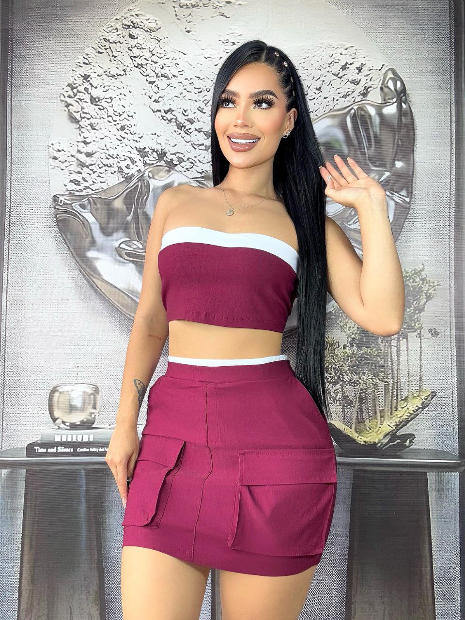Conjunto femenino top y falda en bengalina licrada, talla única adaptable a 6, 8 y 10. Diseño moderno con envío rápido en Colombia.