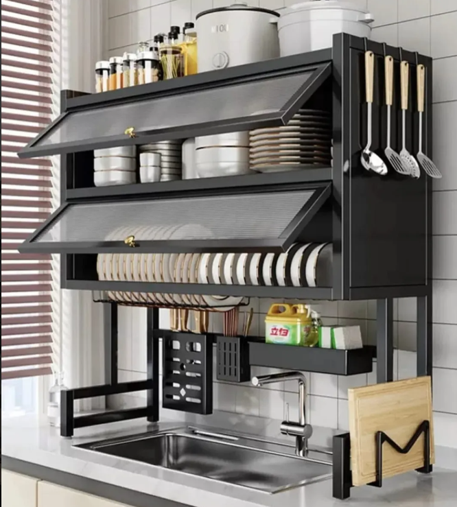 Escurridor de platos sobre fregadero multifuncional en acero, con porta cubiertos, porta cuchillos, ganchos y estante para tablas. Ideal para ahorrar espacio en cocina.