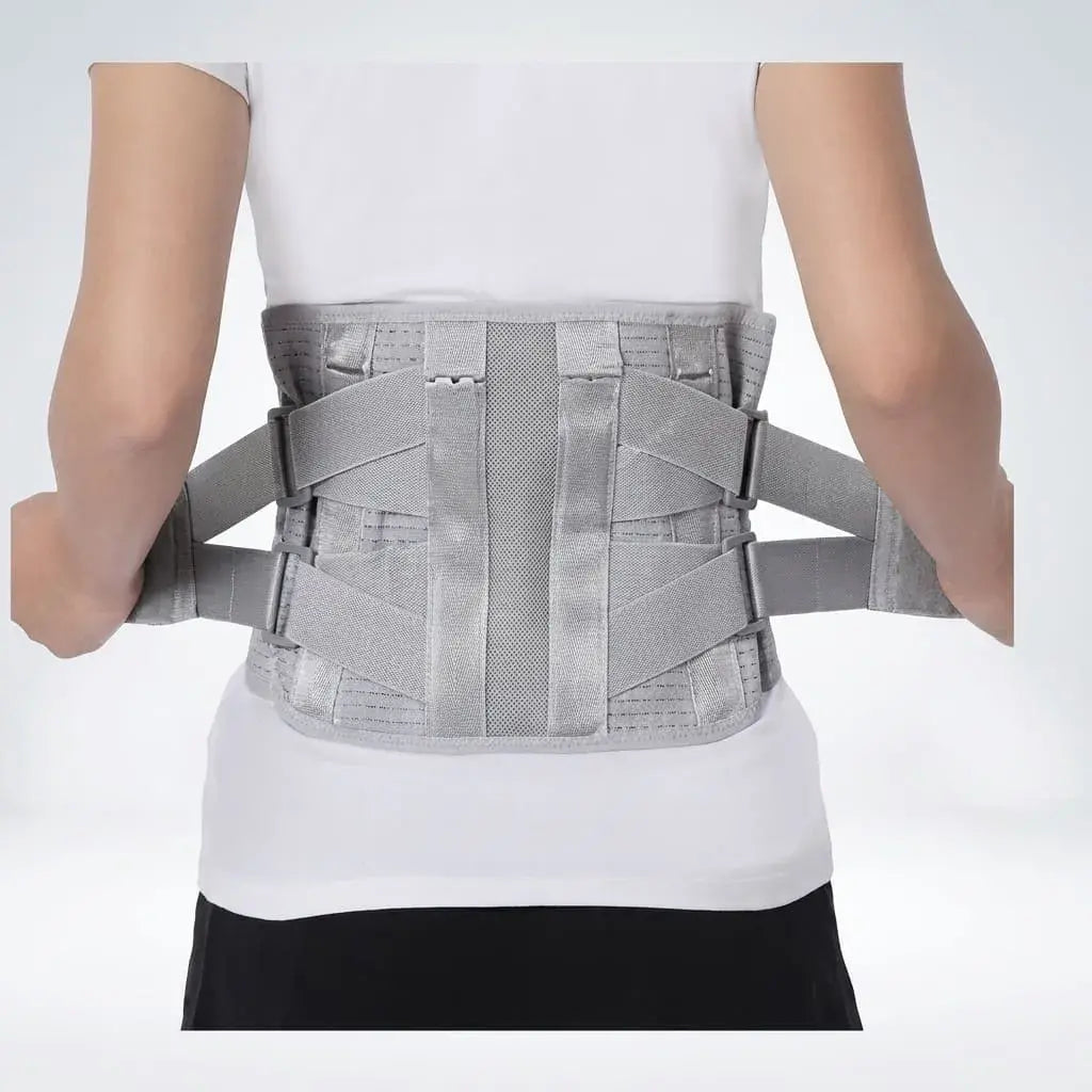 Faja lumbar ajustable con 4 refuerzos de acero, compresión regulable y tejido transpirable. Diseñada para brindar soporte y estabilidad durante actividades cotidianas.