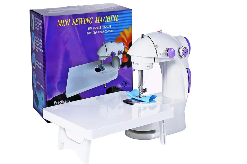Máquina de coser mini portátil con soporte integrado, ideal para principiantes, manualidades, arreglos rápidos, proyectos pequeños y costura básica en casa o viaje.