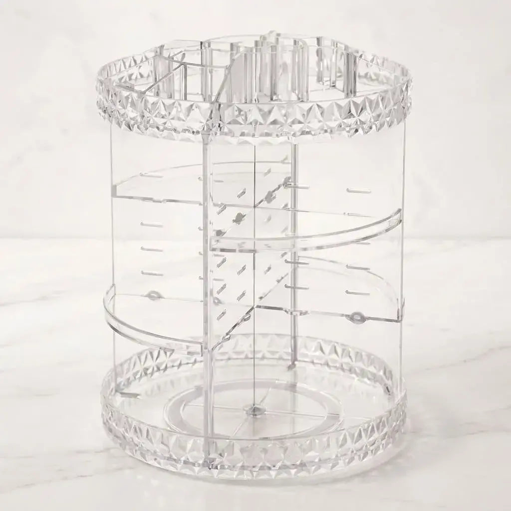 Organizador de maquillaje giratorio 360° en acrílico tipo diamante, con estantes ajustables y amplio espacio para cosméticos, perfumes y joyas.