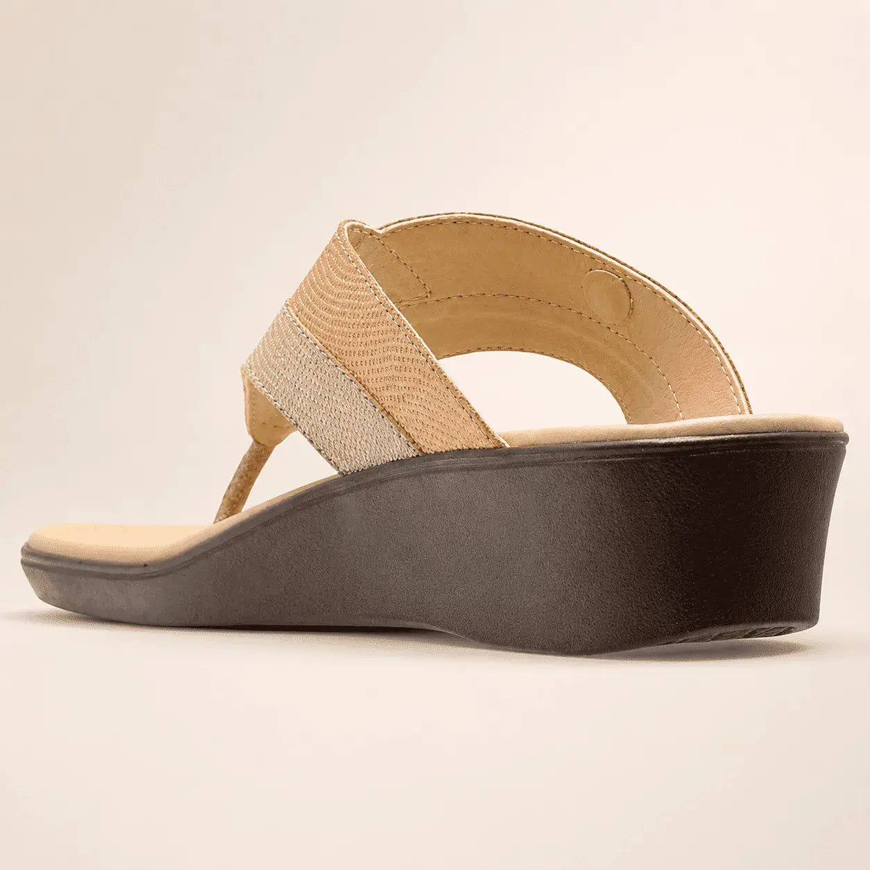 Compra sandalia anatómica para mujer en cuero premium, cómoda y ligera con suela de 3.5 cm, diseño ergonómico para mayor confort diario.