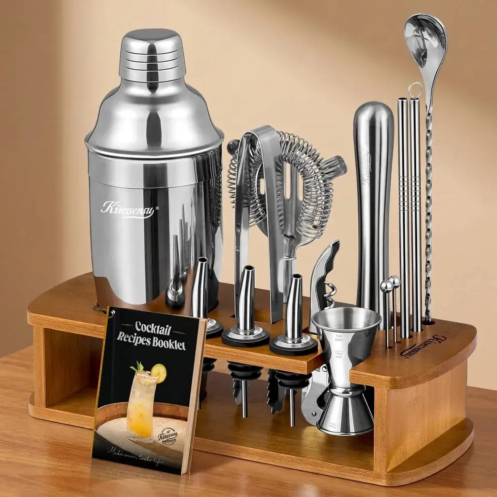 Set de coctelería en acero inoxidable con coctelera de 750 ml, soporte de bambú, colador, jigger, cuchara, pinzas, sacacorcho y accesorios para bar.