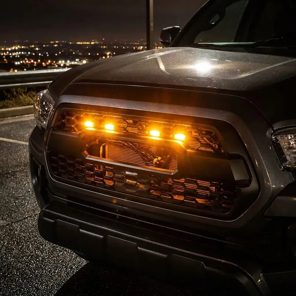 Set x4 Luces LED Amarillas para Parrilla de Vehículo. Iluminación 12V impermeable en carcasa humo, ideal para rejilla, frente, persiana y personalización automotriz.