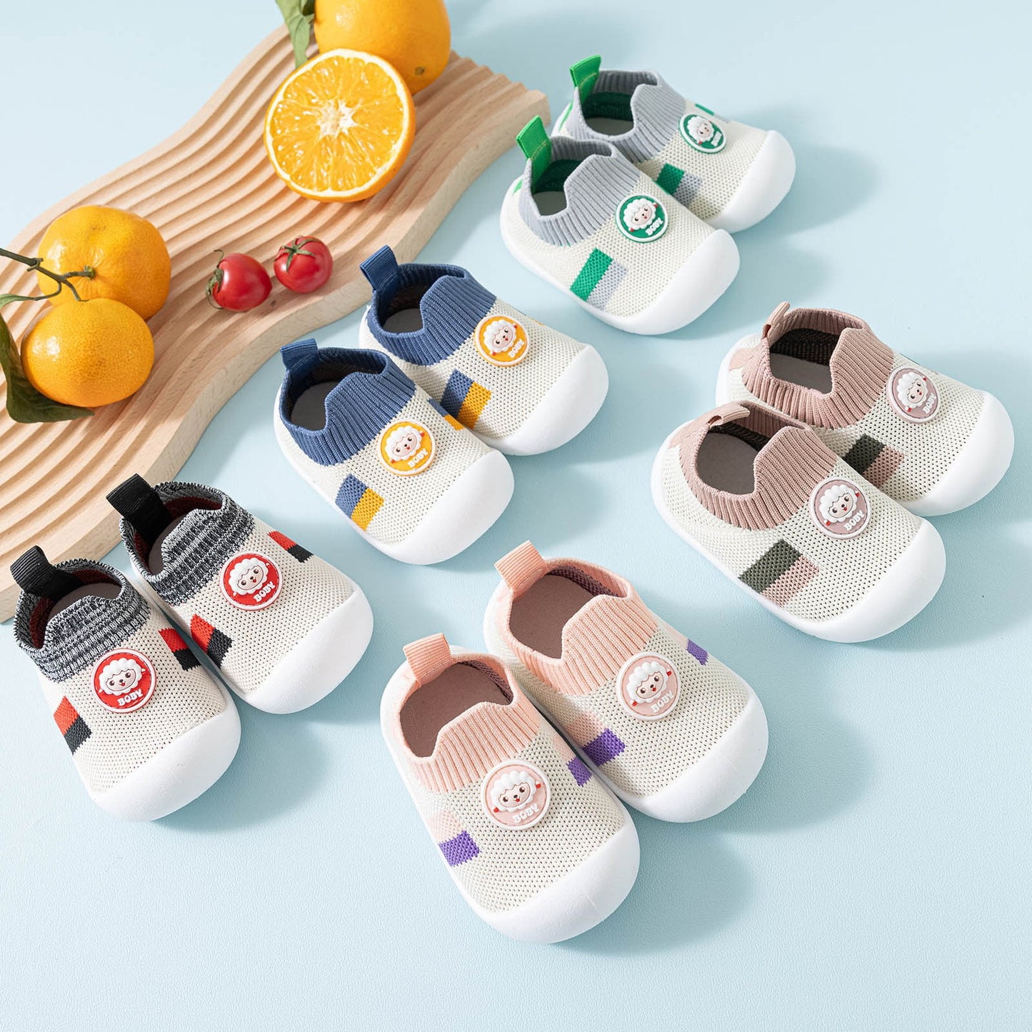 Tenis deportivos para niño ligeros y transpirables con suela antideslizante, protección de tobillo y punta reforzada. Ideales para deporte, escuela y uso diario.