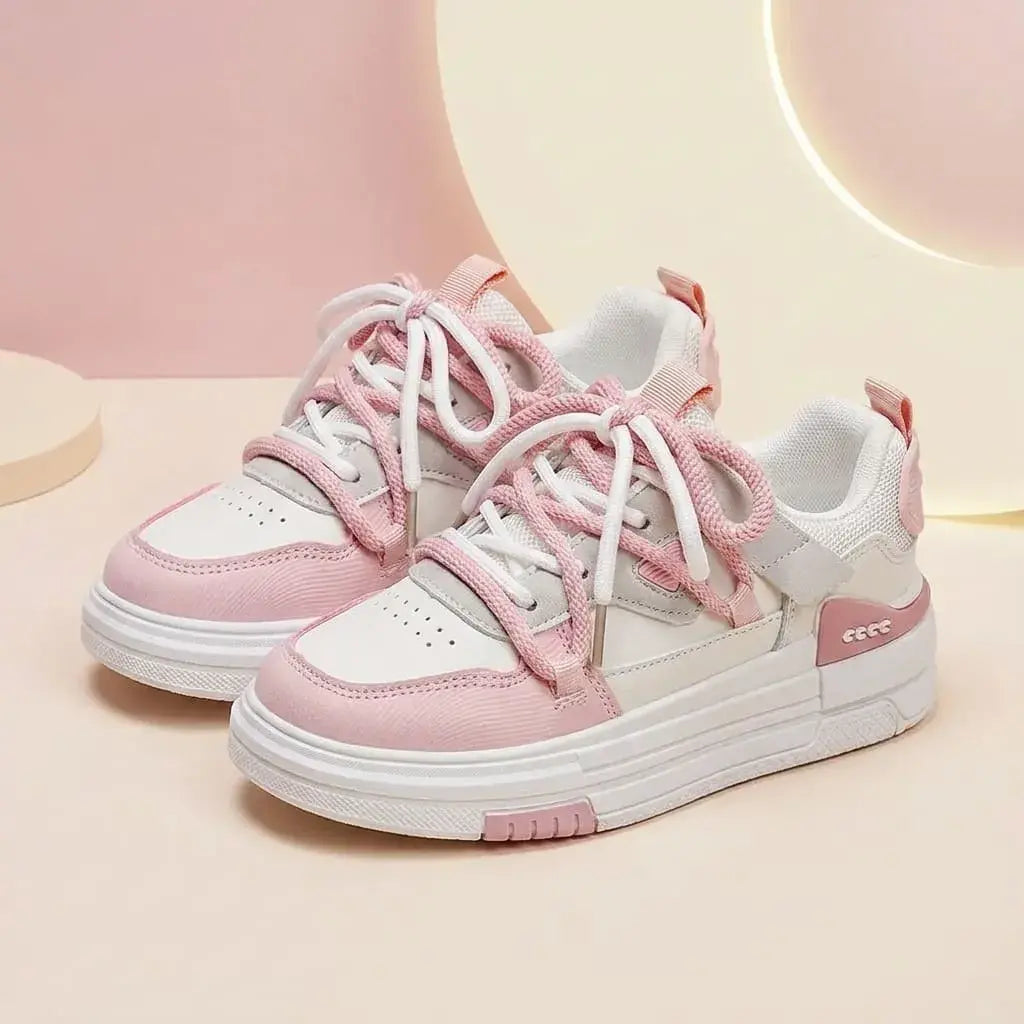 Tenis ADM para mujer importados con gamuza, malla transpirable y suela EVA antideslizante. Disponibles en negro, azul y rosado, tallas EUR 36 a 40.