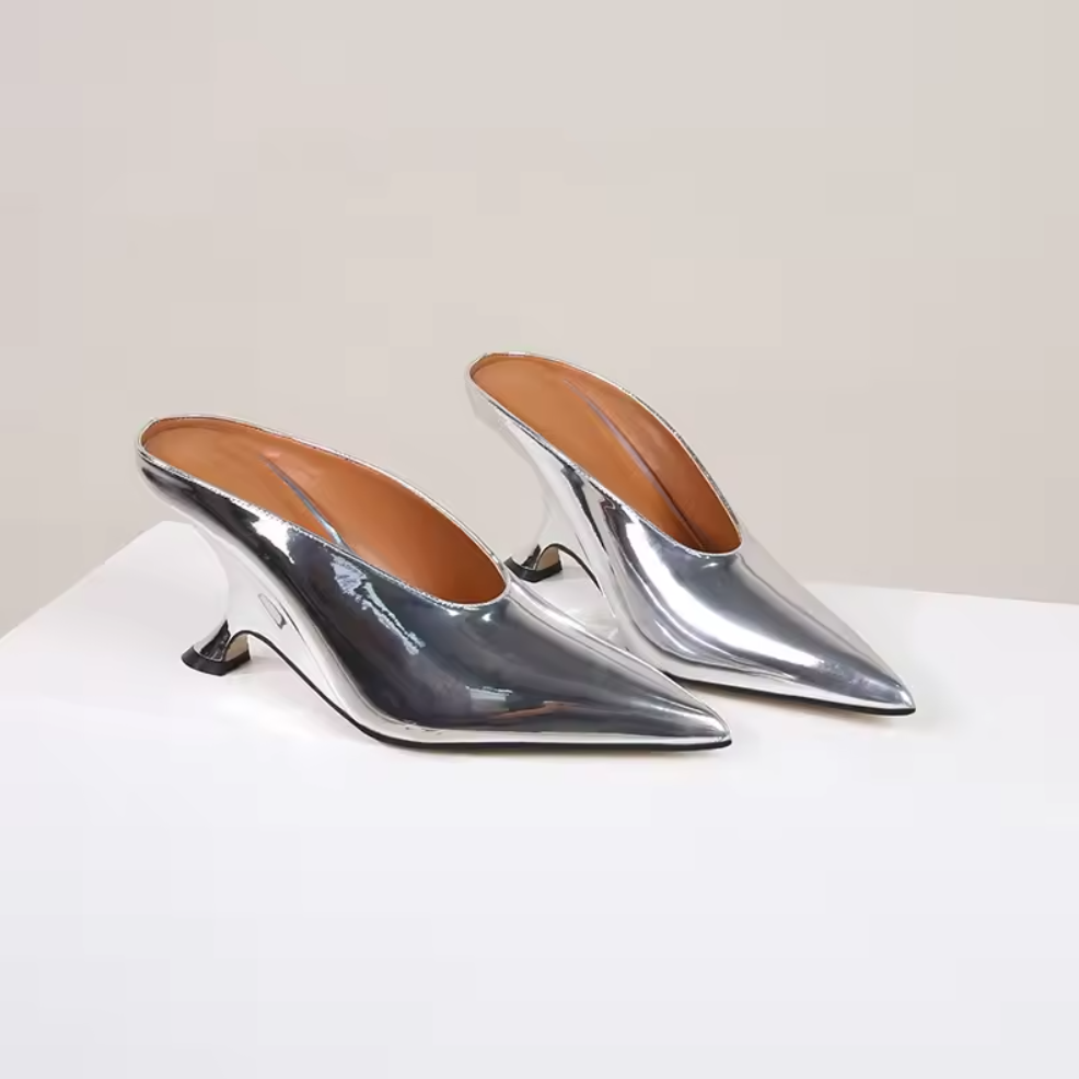 Compra zapatilla Zafiro Luxe para mujer, tacón elegante tipo cúpula, punta fina y diseño mule brillante ideal para eventos y fiestas.