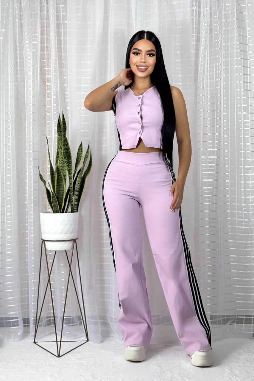 Conjunto femenino beisbolero de 2 piezas en bengalina licrada, talla única adaptable a 6, 8 y 10. Diseño moderno con envío rápido en Colombia.