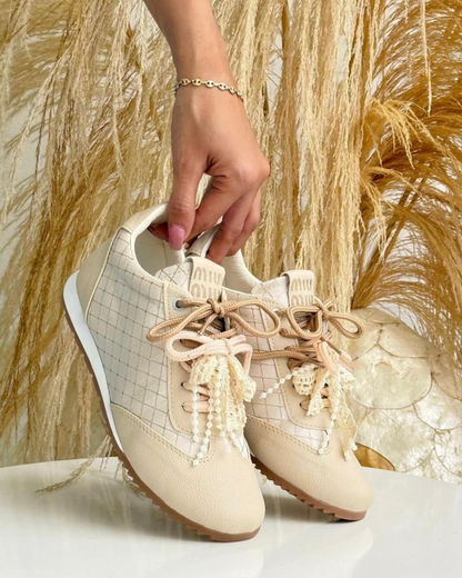 Tenis Pearl Glam para Dama – Diseño Elegante con Detalles Perlados