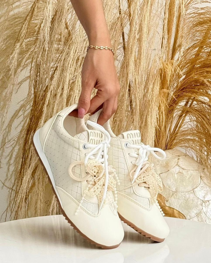 Tenis Pearl Glam para Dama – Diseño Elegante con Detalles Perlados