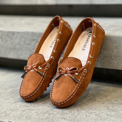 Mocasín para Dama en Gamuza – Elegancia Suave y Confort Femenino