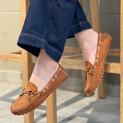 Mocasín para Dama en Gamuza – Elegancia Suave y Confort Femenino