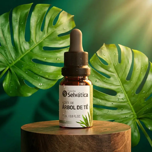 Aceite de árbol de té natural para cuidado localizado de la piel y el cuero cabelludo. Ayuda a purificar, calmar y mantener el equilibrio de forma práctica y versátil. Ideal para uso diario.