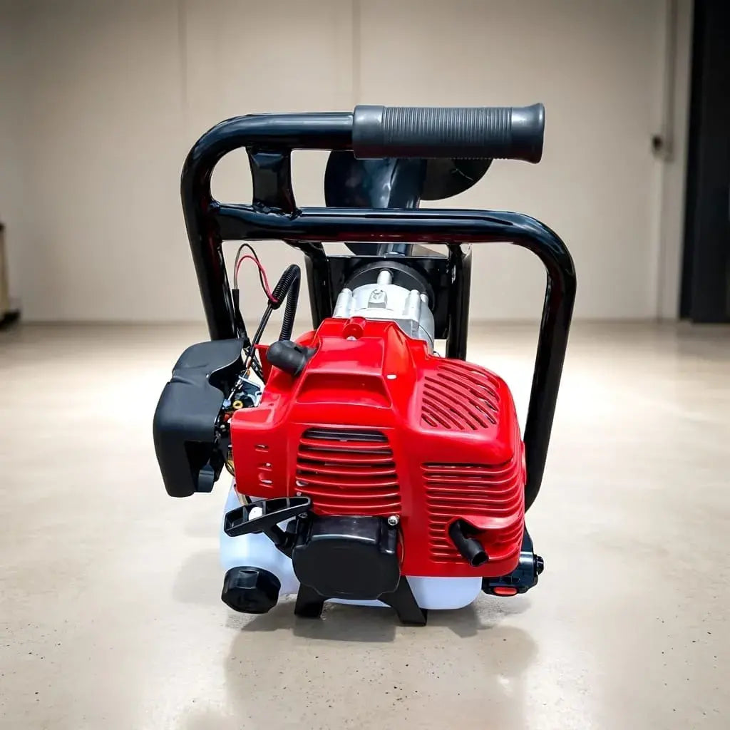 Ahoyadora a gasolina de 3.5 HP con broca de 20 x 80 cm. Ideal para perforar tierra en trabajos de cercado, agricultura, jardinería y mantenimiento de terrenos.