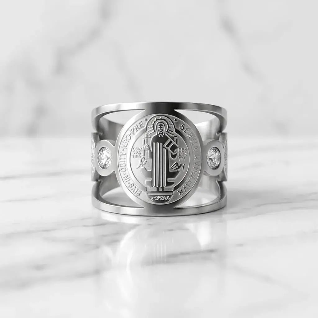 Anillo sello ajustable de San Benito fabricado en cobre galvanizado, con medalla religiosa y caja de regalo incluida.