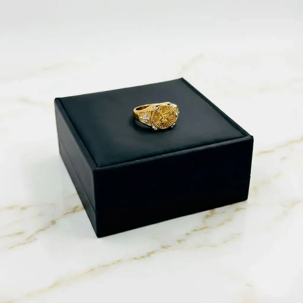Anillo Religioso en rodio con acabado brillante, opción dorada o plateada y diseño espiritual, ideal para uso diario, regalo y ocasiones especiales.