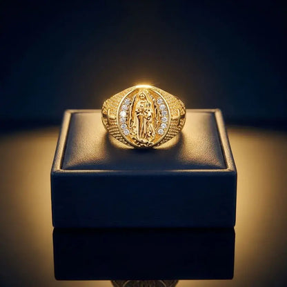 Anillo Religioso en rodio con acabado brillante, opción dorada o plateada y diseño espiritual, ideal para uso diario, regalo y ocasiones especiales.