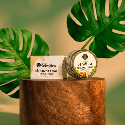 Bálsamo labial orgánico con hidratación natural. Ayuda a suavizar, nutrir y proteger los labios secos del clima y la resequedad diaria. Ideal para uso diario.