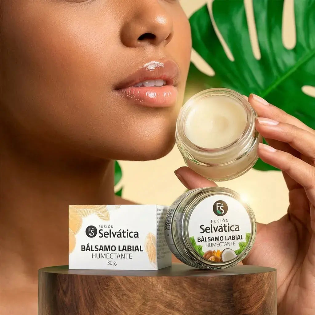 Bálsamo labial orgánico con hidratación natural. Ayuda a suavizar, nutrir y proteger los labios secos del clima y la resequedad diaria. Ideal para uso diario.