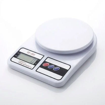 Báscula gramera digital de cocina con capacidad de 10 kg, precisión de 1 g, pantalla digital clara y diseño compacto para pesar alimentos, ingredientes, condimentos y recetas.