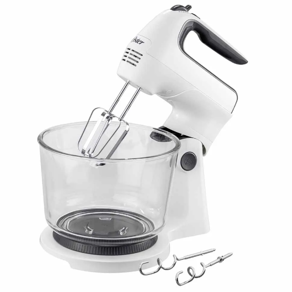 Batidora Oster de mano y pedestal 250W con acción giratoria, 6 velocidades, turbo y tazón de vidrio 3.7L. Ideal para mezclar y amasar fácilmente.