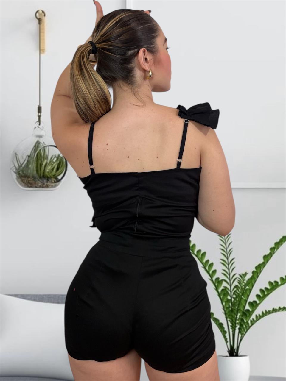 Compra blusa para mujer de fabricación nacional en tela suave y cómoda, disponible desde 2XS hasta 2XL, ideal para uso diario.