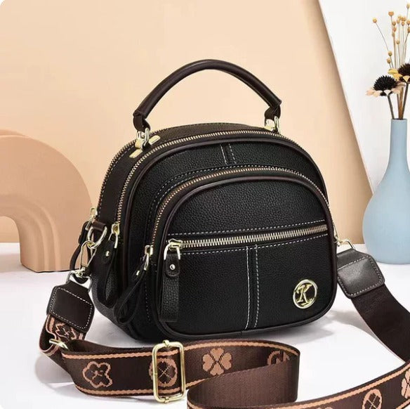 Bolso bandolera premium en sintético tipo cuero con cremallera y correa ajustable. Elegante, práctico e ideal para uso diario en Colombia.