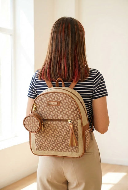 Bolso Techy premium en sintético tipo cuero con compartimentos y herrajes dorados. Amplio, elegante y funcional para trabajo, universidad o viajes en Colombia.
