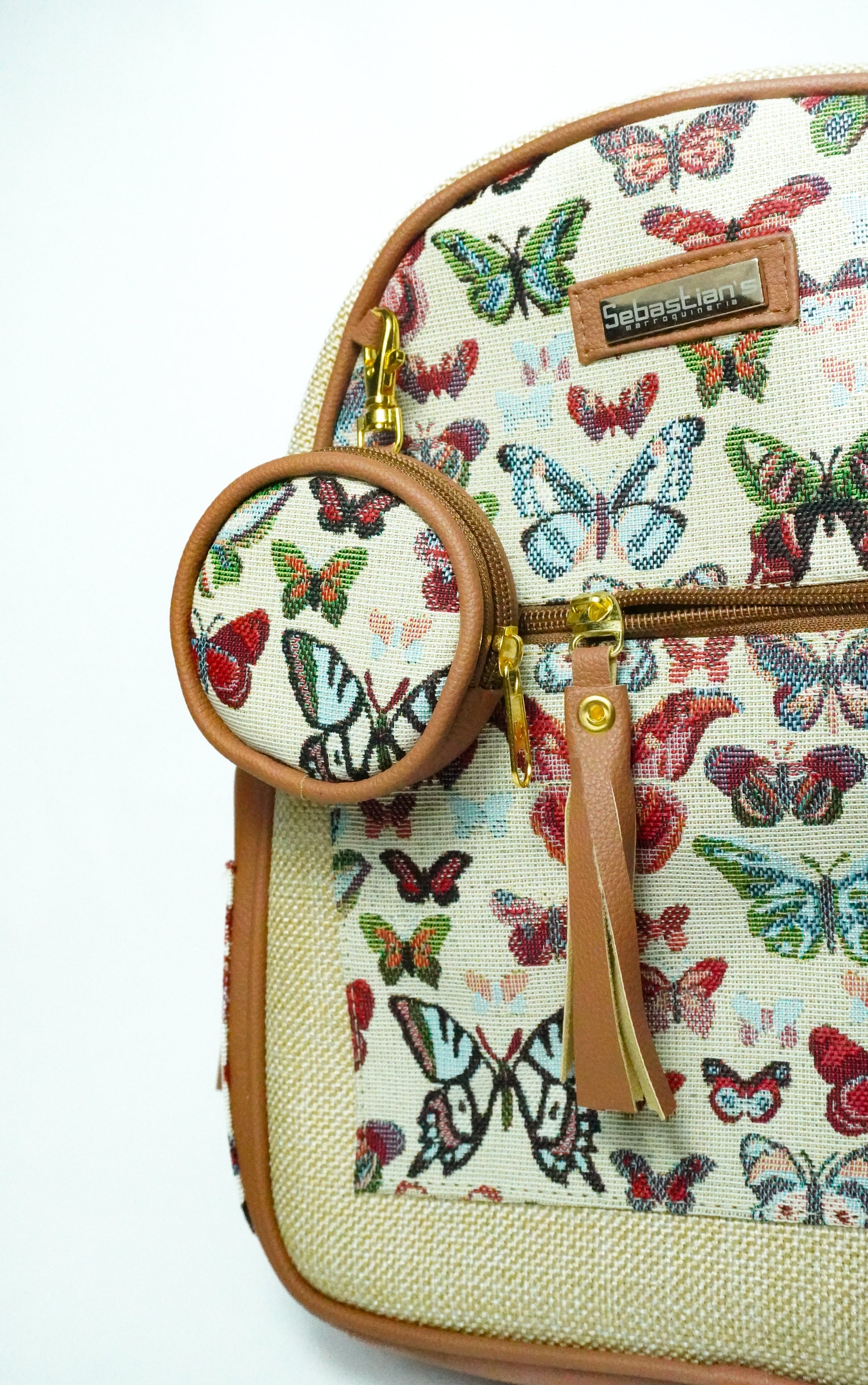 Bolso Techy premium en sintético tipo cuero con compartimentos y herrajes dorados. Amplio, elegante y funcional para trabajo, universidad o viajes en Colombia.