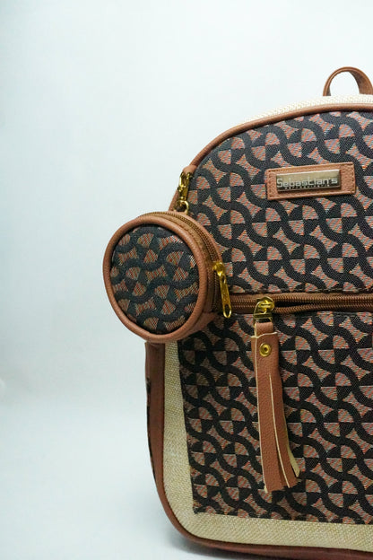 Bolso Techy premium en sintético tipo cuero con compartimentos y herrajes dorados. Amplio, elegante y funcional para trabajo, universidad o viajes en Colombia.