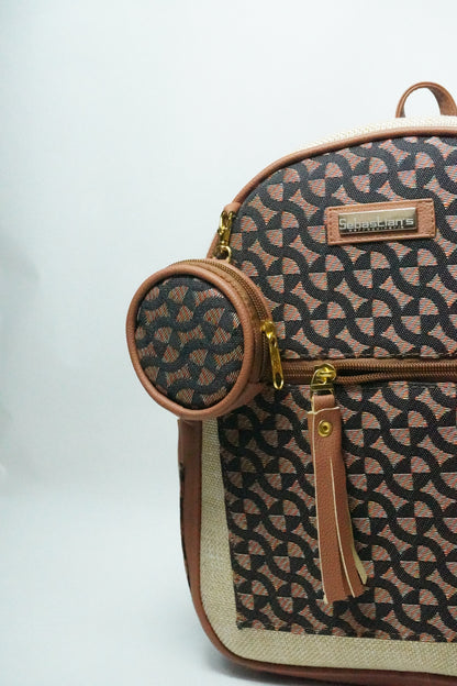 Bolso Techy premium en sintético tipo cuero con compartimentos y herrajes dorados. Amplio, elegante y funcional para trabajo, universidad o viajes en Colombia.