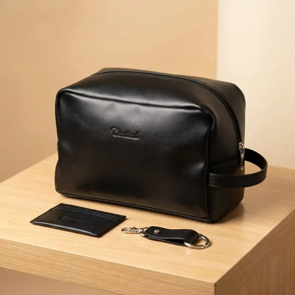 Combo para caballero con neceser, portadocumentos y llavero en cuero. Accesorios elegantes y funcionales para viajes, oficina, uso diario o regalo.