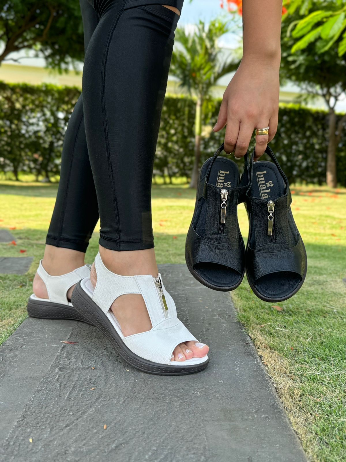 calzado casual ortopédico para mujer con plantilla confort EVA, cierre y hebilla hipoalergénica, cómodo y disponible en tallas 35 a 40.