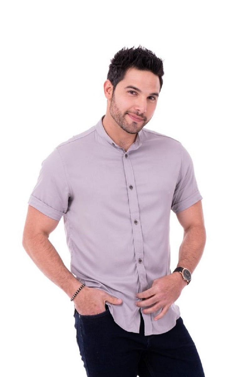 Camisa para hombre cuello Neru en seda fría, talla única adaptable de S a XL. Diseño elegante y fresco con envío rápido en Colombia.