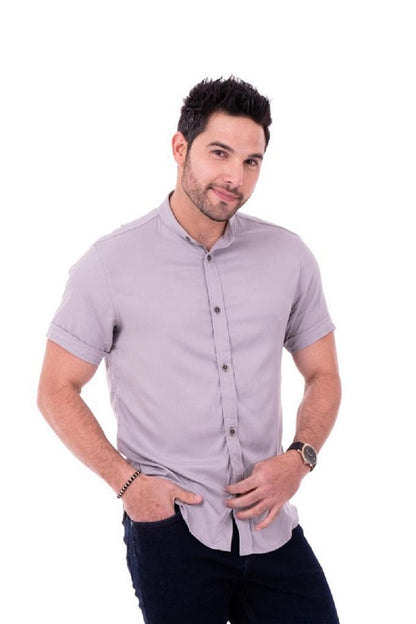 Camisa para hombre cuello Neru en seda fría, talla única adaptable de S a XL. Diseño elegante y fresco con envío rápido en Colombia.
