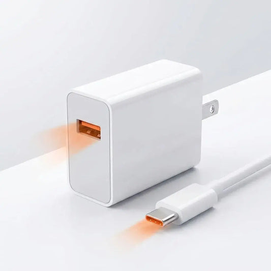 Cargador Xiaomi 67W con carga rápida USB-C compatible con PD y Quick Charge. Potencia, seguridad y diseño compacto para uso diario.