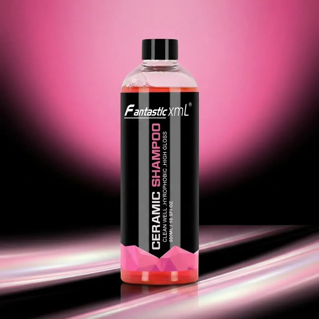 Champú automotriz concentrado 500 ml con espuma activa. Limpia eficazmente sin afectar ceras y recubrimientos, ideal para lavado de carro.