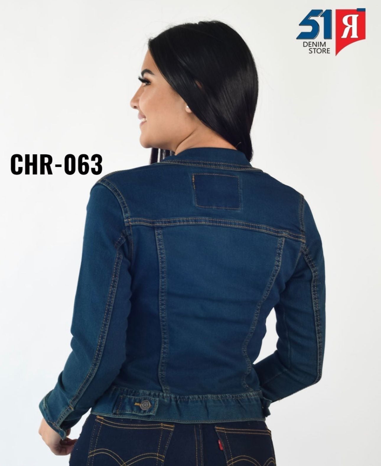 Chaqueta jean licrada para mujer tipo clásica, disponible en tallas S a XL. Diseño versátil con envío rápido en Colombia.