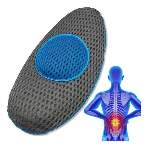 Cojín lumbar ergonómico en espuma viscoelástica con inserto ajustable, funda transpirable y diseño contorneado para soporte de espalda baja en oficina, carro, hogar o descanso.