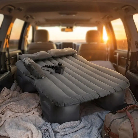 Colchón inflable para carro y SUV con cojines de aire, ideal para viajes largos, camping y descanso en asiento trasero. Fácil de inflar y guardar.