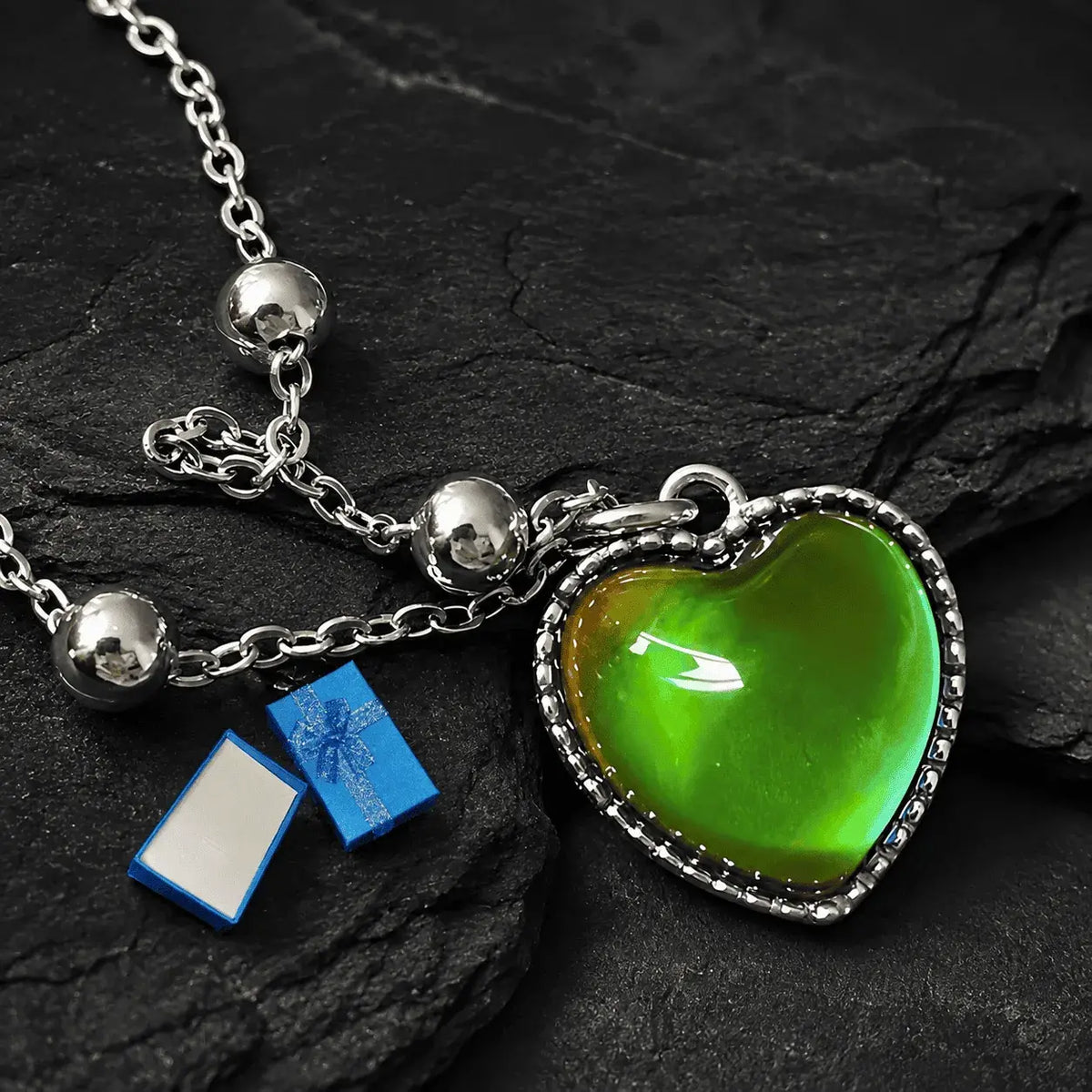 Collar corazón de emociones con cadena de acero inoxidable, dije que cambia de tonalidad, ajuste de 40 más 5 cm y caja de regalo incluida.