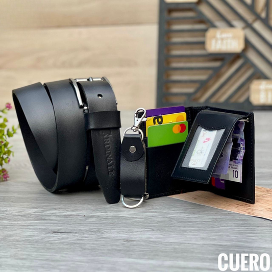 Combo unisex en 100% cuero con correa deportiva fogueada, portadocumentos, llavero grande y caja de presentación. Elegante, práctico y perfecto para regalo.