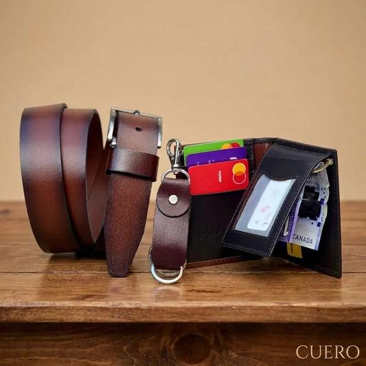 Combo unisex en 100% cuero con correa deportiva fogueada, portadocumentos, llavero grande y caja de presentación. Elegante, práctico y perfecto para regalo.