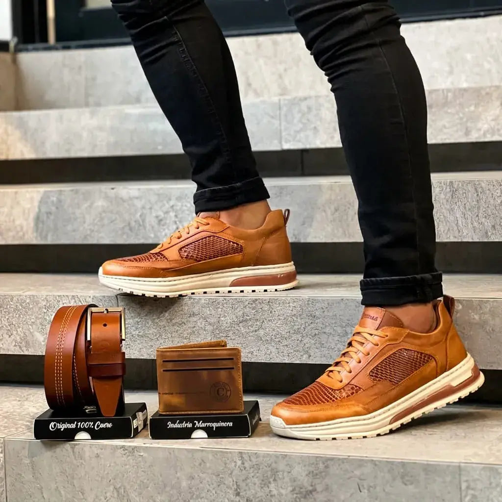 Combo para hombre con zapato sport en cuero encerado y grabado, correa en cuero y pisabilletes. Elegante, cómodo y funcional para oficina, uso diario o regalo.