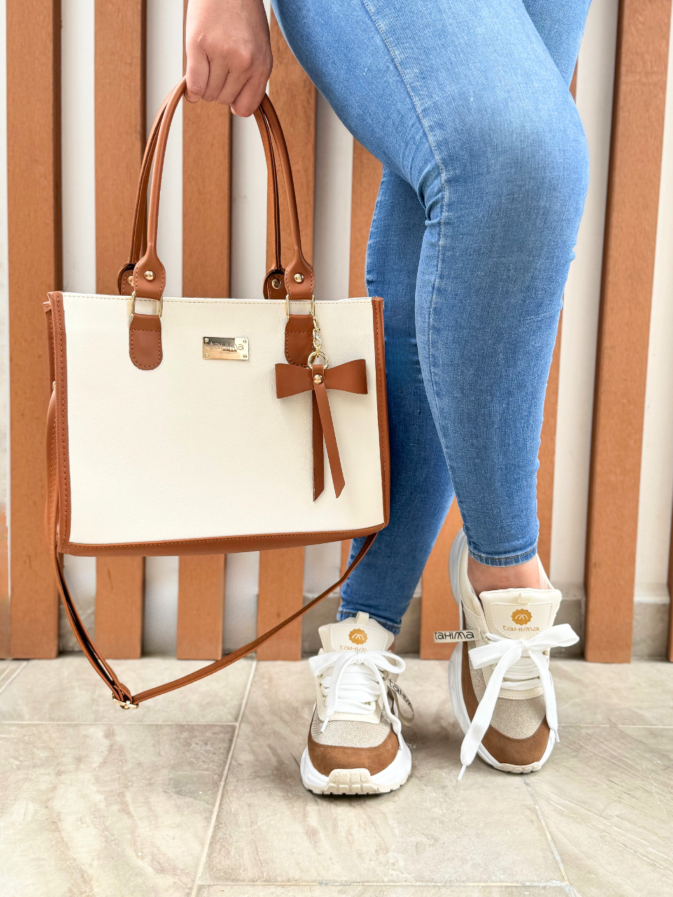 Combo tenis deportivo mujer y bolso Coquette premium con suela expanso ultraliviana. Elegante, cómodo y perfecto para oficina o universidad en Colombia.