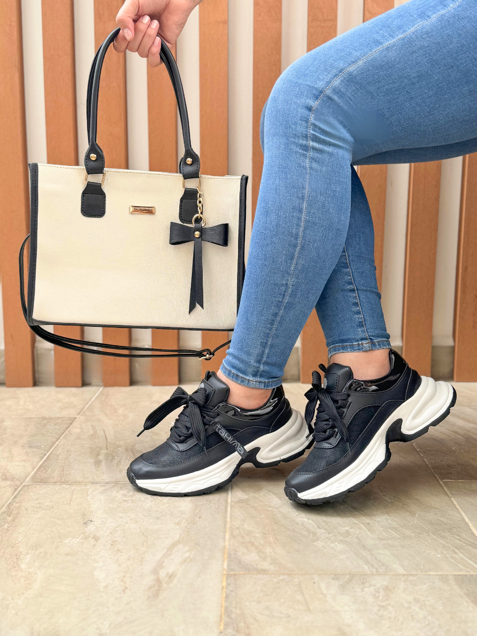 Combo tenis deportivo mujer y bolso Coquette premium con suela expanso ultraliviana. Elegante, cómodo y perfecto para oficina o universidad en Colombia.